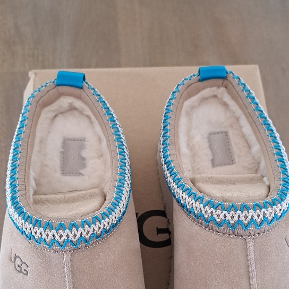UGG Tazz Slipper / Clog - Color: Driftwood / Turquoise - Size: 9 - Picture 4 of 9